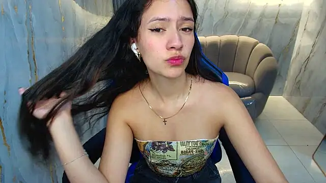 Snapshot of candy_sky_r chatting on May 27, 3:03 am candy sky r online show from May 27, 3:03 am