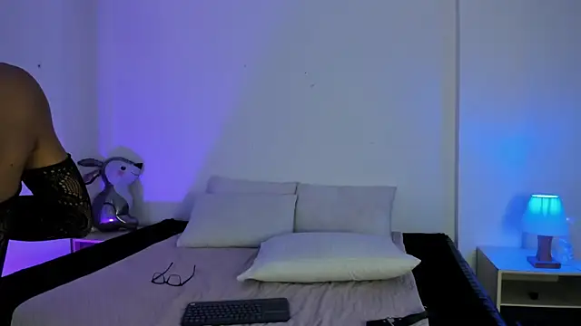 Eve-01 online show from April 13, 8:03 pm