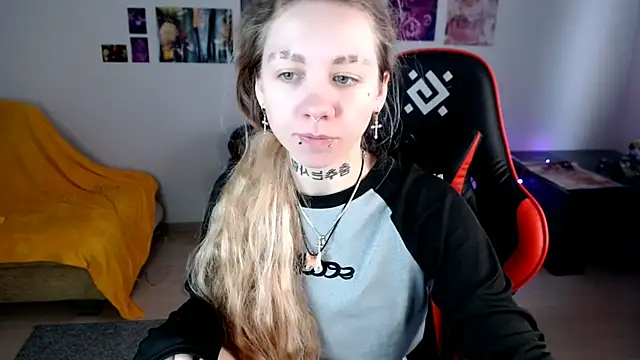 Nica Kawaii online show from March 31, 8:04 am