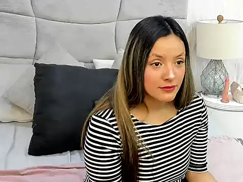 Snapshot of CynthiaMore chatting on March 30, 3:35 pm CynthiaMore online show from March 30, 3:35 pm