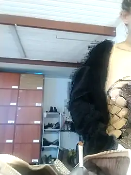 Snapshot of CynthiaMore chatting on May 16, 1:21 pm CynthiaMore online show from May 16, 1:21 pm