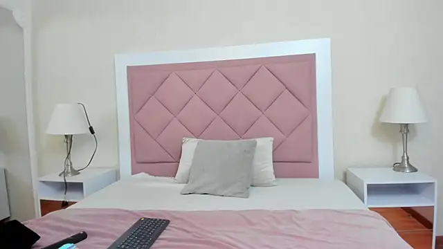 Snapshot of CynthiaMore chatting on May 21, 8:49 pm CynthiaMore online show from May 21, 8:49 pm