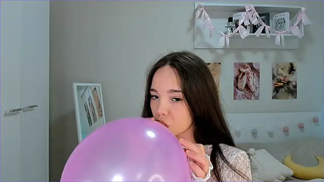 Milly Lane online show from March 28, 3:28 am