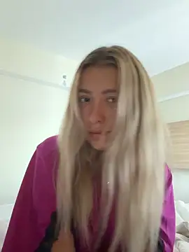 SweeetyGirll online show from March 6, 12:29 am