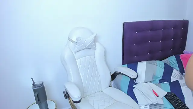 madelinesquirt online show from March 24, 7:08 pm