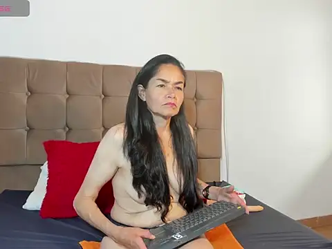 Liz Grettel online show from June 26, 6:45 pm