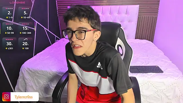 TylerCross  online show from April 4, 8:45 am