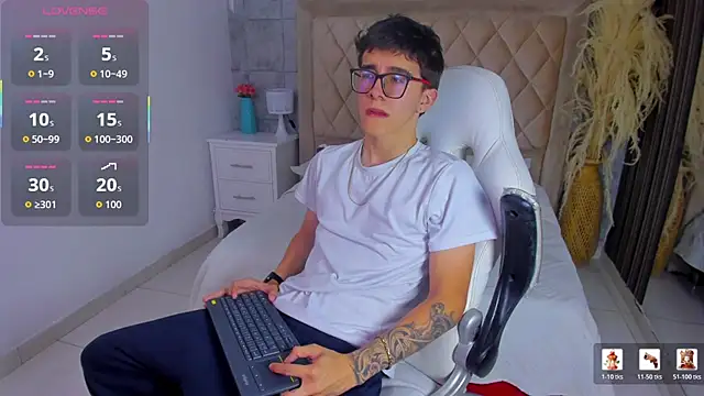 TylerCross  online show from April 6, 8:10 pm