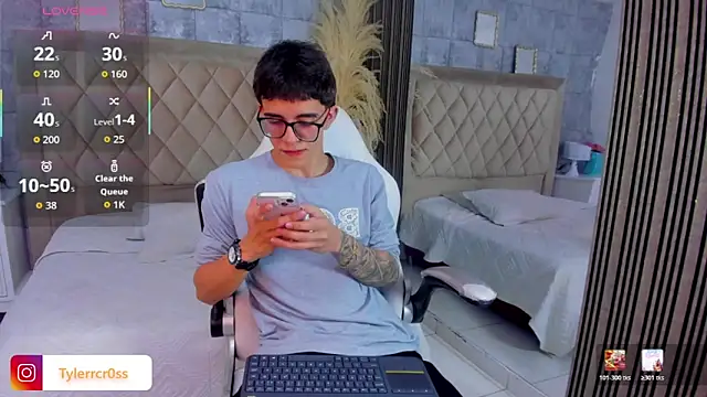 TylerCross  online show from April 9, 8:25 pm