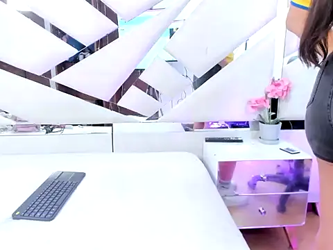 Snapshot of Sophia_RousX chatting on June 17, 9:27 pm Sophia RousX online show from June 17, 9:27 pm