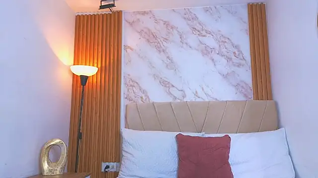 j belle  online show from April 27, 7:34 pm