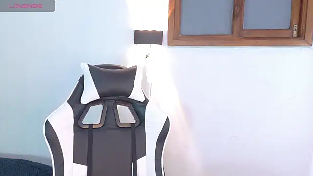 Snapshot of Catalinaa01 chatting on July 16, 1:06 pm Catalinaa01 online show from July 16, 1:06 pm
