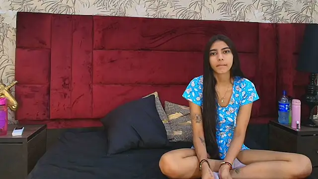 strawberrymia68  online show from June 6, 11:37 am