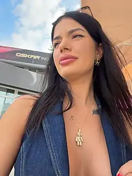 Snapshot of RaniaSnow chatting on June 21, 3:53 am RaniaSnow online show from June 21, 3:53 am