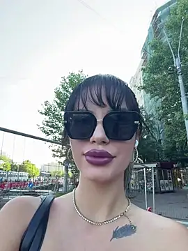Snapshot of RaniaSnow chatting on July 17, 5:25 am RaniaSnow online show from July 17, 5:25 am