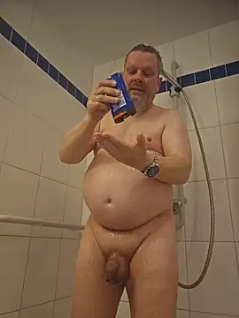 Snapshot of BigDaddyCooool chatting on April 10, 9:19 pm BigDaddyCooool online show from April 10, 9:19 pm