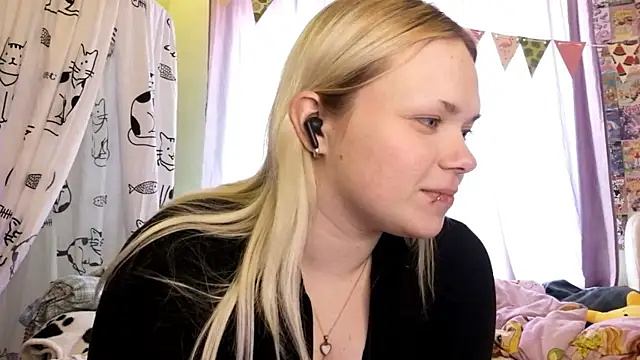 Snapshot of AnimeGirl67 chatting on April 4, 1:41 pm AnimeGirl67 online show from April 4, 1:41 pm