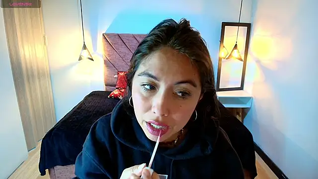 Amanda Fox   online show from April 15, 7:58 pm