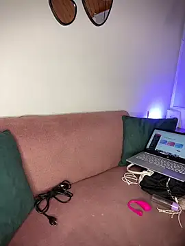 chanell pinkk online show from April 21, 1:28 pm