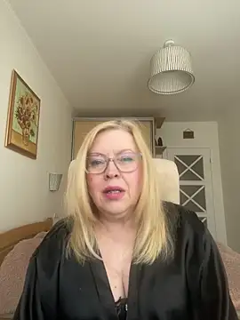JanieLight53 online show from April 25, 1:14 pm