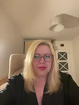 JanieLight53 online show from June 7, 9:07 pm