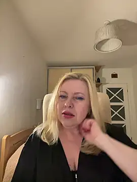 JanieLight53 online show from June 23, 9:13 pm