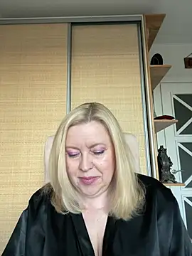 JanieLight53 online show from July 28, 5:01 pm
