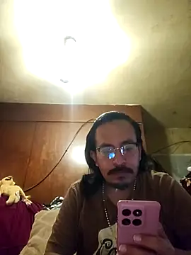 Snapshot of KIKE_LION990 chatting on April 6, 9:16 pm KIKE LION990 online show from April 6, 9:16 pm