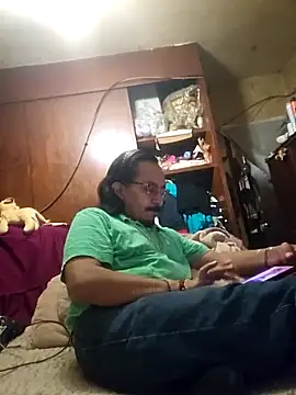 Snapshot of KIKE_LION990 chatting on April 9, 2:33 am KIKE LION990 online show from April 9, 2:33 am