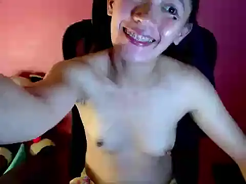 Snapshot of mia_slut0810 chatting on March 16, 6:17 am mia slut0810 online show from March 16, 6:17 am