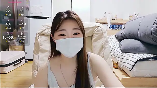 Berry Chuu online show from May 12, 6:05 pm