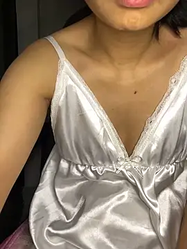 -Lilyn- online show from April 24, 4:42 pm