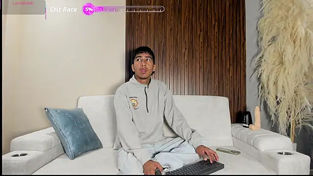 Snapshot of Ender_h0tt chatting on June 5, 2:01 pm Ender h0tt online show from June 5, 2:01 pm