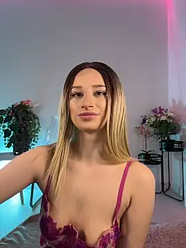 ScarletFlameee online show from May 10, 5:56 am