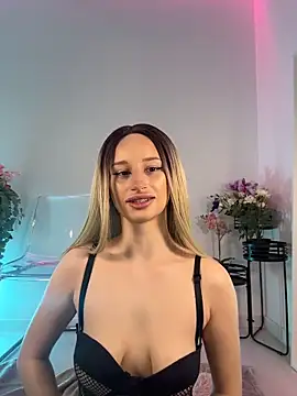 ScarletFlameee online show from May 14, 5:47 am