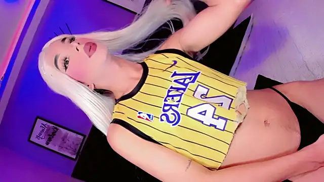 IssabellaIzzy online show from May 23, 1:04 pm