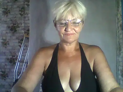 Snapshot of NikaGold455 chatting on August 5, 11:24 am NikaGold455 online show from August 5, 11:24 am