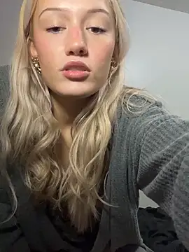 Snapshot of kaci_brooke chatting on March 9, 2:04 am kaci brooke online show from March 9, 2:04 am