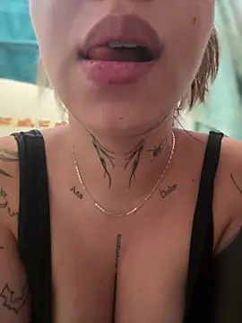 Snapshot of CarolQueen1_ chatting on May 3, 12:44 pm CarolQueen1 online show from May 3, 12:44 pm