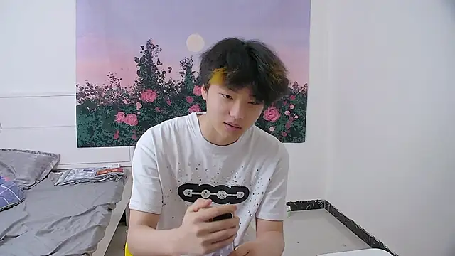 icecream-002 online show from April 14, 1:06 pm