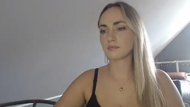 ScarlettSensitive online show from July 29, 2:15 pm