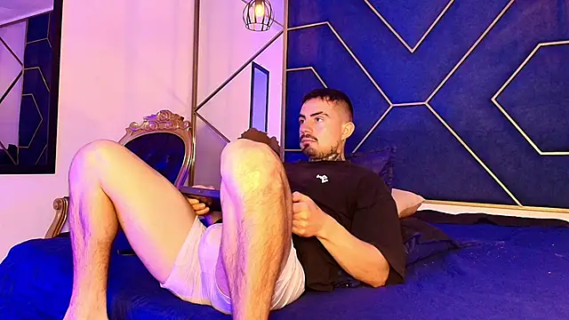 Dallas Whitee online show from March 18, 6:44 pm