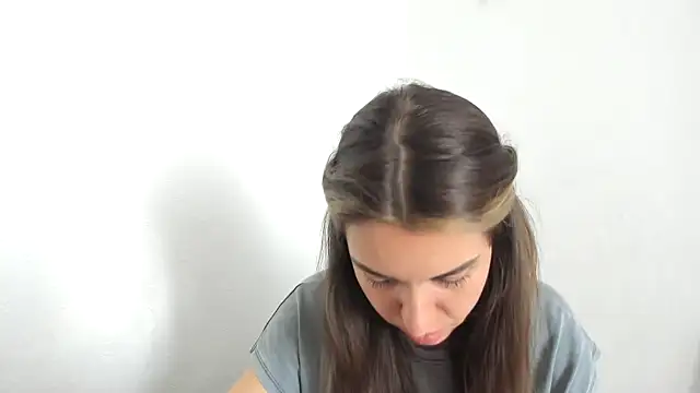 summmmersky1 online show from March 28, 8:36 am