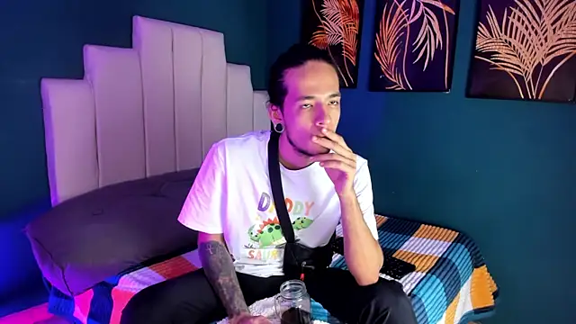 Skinny Mac online show from June 15, 1:46 pm