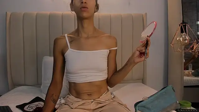 Abril Castroo online show from April 10, 11:59 am