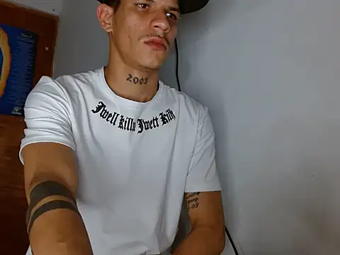 Snapshot of ethanchamo chatting on March 15, 8:26 pm ethanchamo online show from March 15, 8:26 pm