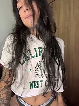 Snapshot of Twoshotsparty420 chatting on April 28, 2:55 pm Twoshotsparty420 online show from April 28, 2:55 pm