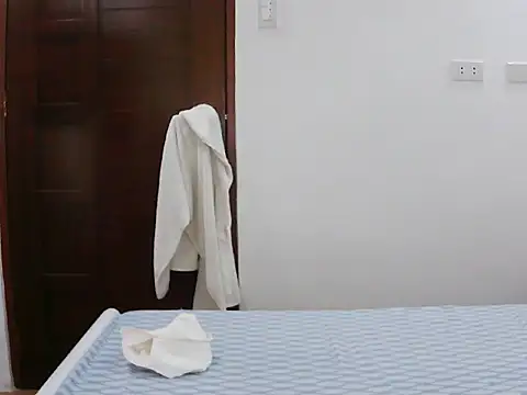 sexiesteyess online show from April 18, 4:27 am