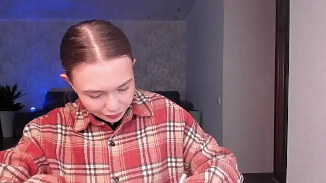 kittiangel00 online show from April 9, 4:23 am