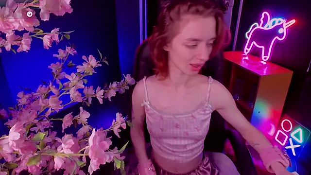 Pretty Victoria online show from April 22, 11:12 am